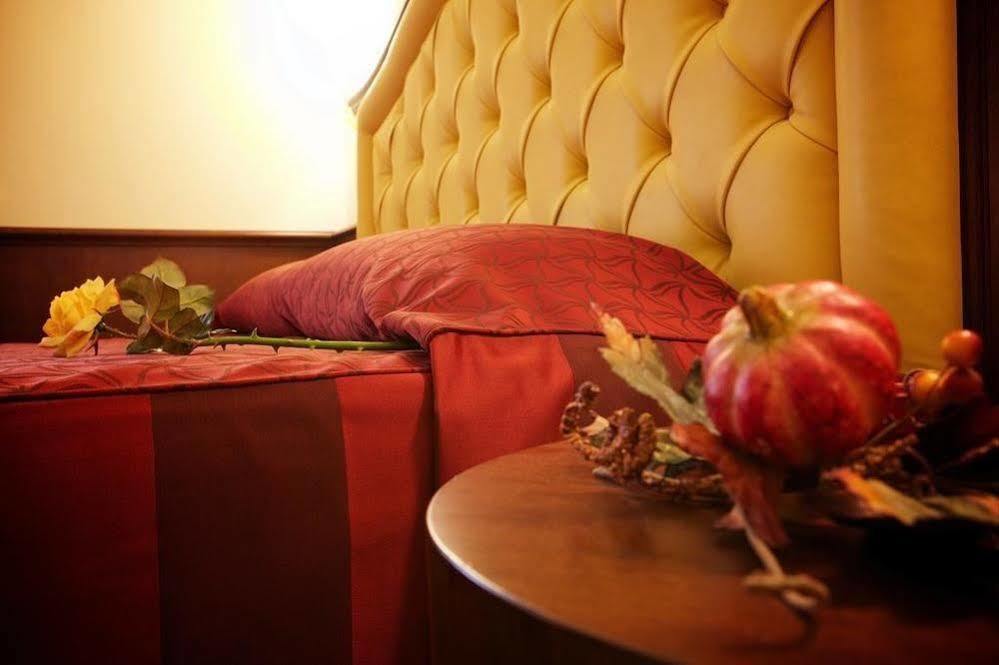 Bed and Breakfast Domus Augusta Рим Экстерьер фото